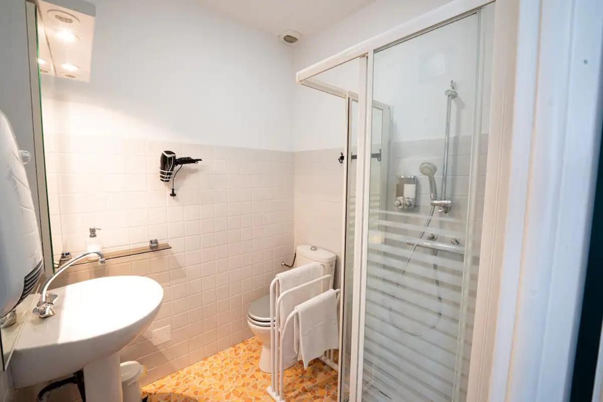 Appartement Centre Village, Clim Et Parking Gratuit Aigues-Mortes Kültér fotó